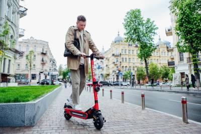 Конкуренція і вандалізм: Сервіс прокату електросамокатів Vzhooh пішов із Києва до Рівного та Луцька - itc.ua - Украина - місто Київ - місто Луцьк