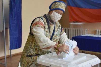 Под Рязанью участницы театра моды пришли голосовать в народных костюмах - rzn.mk.ru - Россия - Рязань - район Рязанский
