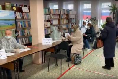 Избиратели пришли на участки Йошкар-Олы еще до их открытия - mk.ru - респ. Марий Эл