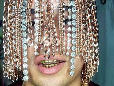 Мексиканский рэпер Dan Sur имплантировал в голову золотые цепи вместо волос - gordonua.com - Украина - Мексика