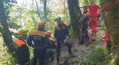 Чебоксарец во время отдыха в Сочи упал с высокой скалы: с серьезными травмами его вытаскивали альпинисты - pg21.ru - Россия - Сочи - Чебоксары