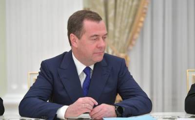 Дмитрий Медведев - Илья Гращенков - Политолог Илья Гращенков считает, что Дмитрий Медведев выполнил роль громоотвода и станет знаковой политической фигурой - argumenti.ru - Россия