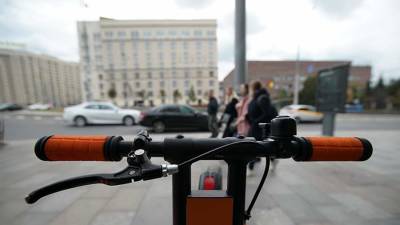 В Москве самокатчик сбил женщину с ребенком - iz.ru - Москва - Израиль