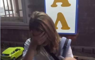 "Не соображала, что делает": одесситы встретили горе-мать в центре города - politeka.net - Украина - Одесса