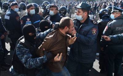 В Ереване полиция начала задержания протестующих против празднования Дня независимости - trend.az - Армения - Ереван