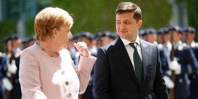 Владимир Зеленский - Ангела Меркель - Зеленский вручил Меркель орден за остановку "вторжения России" - ruposters.ru - Москва - Россия - Украина - Киев - Германия