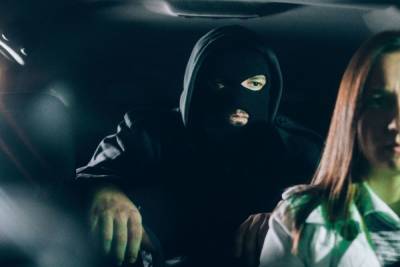 Мужчина похитил 19-летнюю кассиршу из «Пятерочки» в Гатчинском районе - mk.ru - Ленинградская обл.