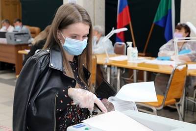 Евгений Ревенко - 105 тысяч человек стали наблюдателями «Единой России» на избирательных участках - lenta.ru - Россия