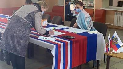 Магаданская область. Дожди и холод, но люди идут на участки - vesti.ru - Магаданская обл.