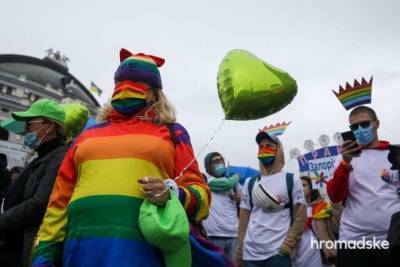 В Киеве тысячи людей вышли на Марш равенства отстаивать права ЛГБТ (фото, видео) - lenta.ua - Россия - Украина - Киев - Швеция - Голландия