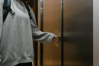 Лифт в доме в Подмосковье сорвался с женщиной и младенцем внутри - news.vse42.ru - Московская обл. - городское поселение Одинцовский