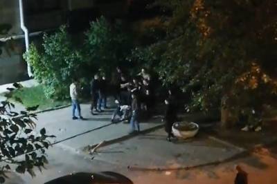 Новую ночную драку устроили около бара «Чё почем» в Екатеринбурге - eburg.mk.ru - Екатеринбург