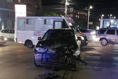 Маршрутный автобус «ГАЗель» с 12 пассажирами перевернулся в Омске - omsk.mk.ru - Россия - Омск - Омская обл.
