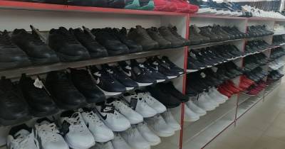 Louis Vuitton - Adidas, Nike, Louis Vuitton: в Краснодаре таможенники нашли в магазине контрафактный товар на 500 тыс. рублей - kubnews.ru - Россия - Краснодарский край - Краснодар