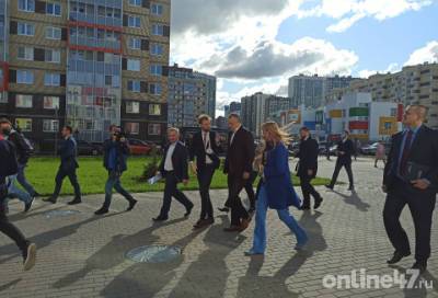 Александр Дрозденко - Губернатор Ленобласти в Буграх проверил виртуальную реальность в новом центре цифрового образования «IT-куб» - online47.ru - Ленинградская обл.