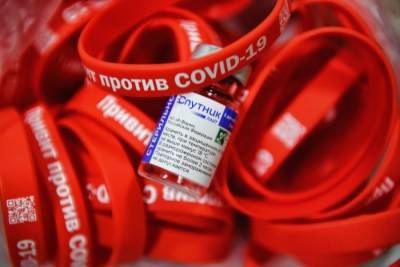 Денис Мантуров - Мантуров: до 1 октября в гражданский оборот в РФ выпустят еще 57 млн доз вакцин от COVID-19 - interfax-russia.ru - Россия - Владивосток