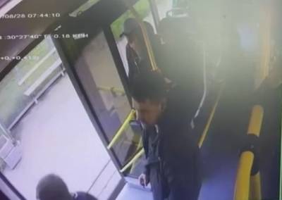В автобусе Петербурга безбилетники устроили стрельбу - znak.com - Россия - Ленинградская обл. - Санкт-Петербург