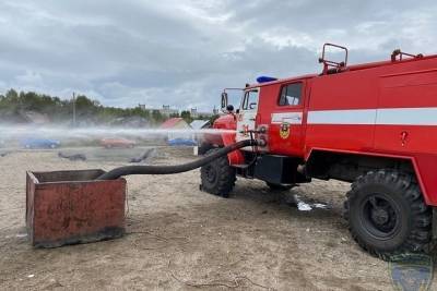 Заполярные водители пожарных машин соревновались в скоростном маневрировании - murmansk.mk.ru