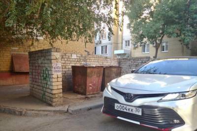 В Астрахани автомобилисты около 1500 раз перекрывали подъезд к контейнерным площадкам - ast.mk.ru - Астрахань - Астраханская обл.