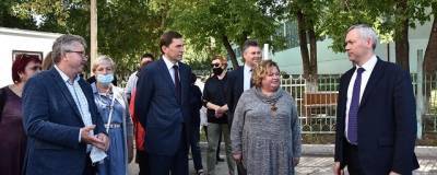 Андрей Травников - Андрей Травников проверил ход реконструкции стадиона школы №15 - runews24.ru - Новосибирск - Новосибирская обл.