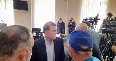 Виктор Медведчук - Под суд, где рассматривают продление меры пресечения одиозному Медведчуку, согнали "титушек" - dsnews.ua - Украина - Киев