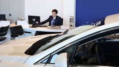 Денис Мантуров - Минпромторг рассмотрит возможность выдачи льготных автокредитов учителям - iz.ru - Россия - Израиль