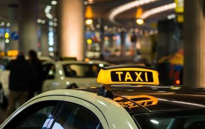 Не заплатившего за такси жителя Днепра заставили вылить на себя зеленку - korrespondent.net - Украина - Днепр