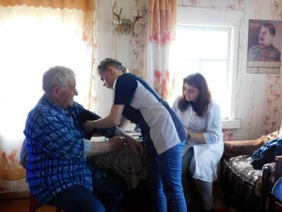 В Коми благодаря нацпроекту "Демография" пожилых жителей из глубинки возят на медосмотры - komiinform.ru - респ. Коми