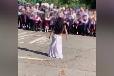 Исполнившая танец живота перед детьми в День знаний россиянка объяснилась - lenta.ru - Хабаровск
