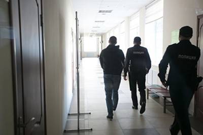 Полиция нашла двух нелегалов в ходе спецоперации в челябинском магазине - znak.com - Россия - Челябинская обл. - Челябинск