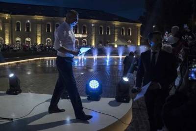 Виталий Кличко - Грузовик повредил в центре Киева новый фонтан, который Кличко открыл только вчера - novostiua.news - Украина - Киев