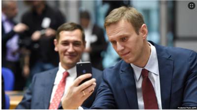Роскомнадзор назвал приложение Навального в магазинах Apple и Google «вмешательством в выборы» - golos-ameriki.ru
