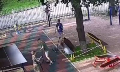 Группа малолетних вандалов орудует в Киеве: "преступление" попало на камеру - politeka.net - Украина - Киев - район Днепровский, Киев
