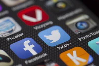 Названа новая опасность соцсетей - lenta.ru - США - Англия - Twitter