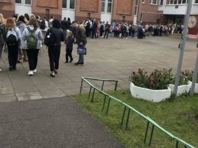 В Беларуси из-за новых турникетов в школах дети стоят в длинных очередях - unn.com.ua - Украина - Киев - Белоруссия - Минск