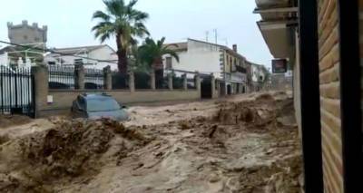 Машина плывет, как щепка - жуткие последствия наводнения в Испании. Видео - ru.armeniasputnik.am - Армения - Испания - Мадрид
