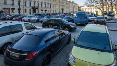 Смольный передумал предупреждать нарушителей парковки о рейдах - dp.ru