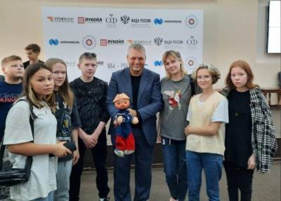 Школьники из Усинского района познакомили с коми культурой участников смены "Таланты Арктики.Дети" - komiinform.ru - Россия - Красноярский край - респ. Коми - Калужская обл. - Усинск