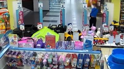 В Пензе мужчина пронес мимо кассы конструкторы на 60 тысяч рублей - penzainform.ru - Россия - Свердловская обл. - Пенза