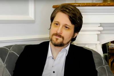 Эдвард Сноуден - Сноуден заявил об опасности для владельцев смартфонов - mk.ru - Россия - Китай - США - Англия - Франция
