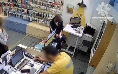 В Киеве вор украл смартфон, но оставил паспортные данные - korrespondent.net - Украина - Киев - район Голосеевский