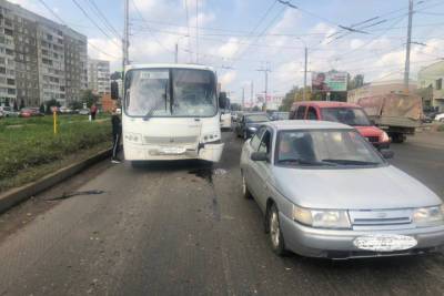 В Иванове произошла авария с участием маршрутки, автобуса и легковушки - mkivanovo.ru