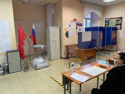 Юрий Кузьмин - Горизбирком Петербурга прокомментировал новости о женщине с пачкой бюллетеней - neva.today - Санкт-Петербург