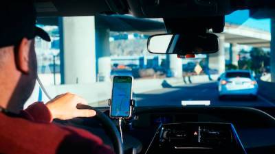 Суд в Нидерландах признал таксистов Uber наемными работниками - bin.ua - Украина - Голландия - Амстердам