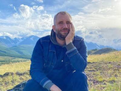Алексей Навальный - Дмитрий Гордон - Юрий Быков - Режиссер Быков: В фильме "Дурак" есть цитата: "Мы живем, как свиньи, и дохнем, как свиньи, потому что мы друг другу никто". Это ощущение и рождает абсолютный произвол системы - gordonua.com - Москва - Россия - Украина - Крым - Донбасс