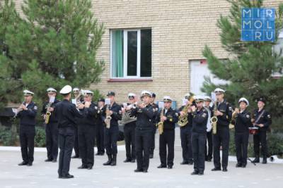 Военный оркестр выступил у избирательного участка - mirmol.ru - респ. Дагестан