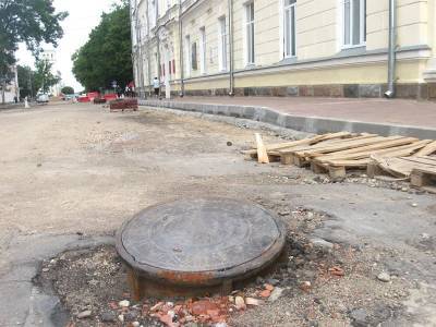 История под ногами. Почему некоторые крышки люков в Смоленске достойны называться достопримечательностями? - rabochy-put.ru - Смоленск