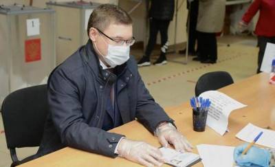 Владимир Якушев - Владимир Якушев проголосовал на избирательном участке в Тюмени - news.megatyumen.ru - Россия - Тюмень - Тюменская обл. - окр. Уральский