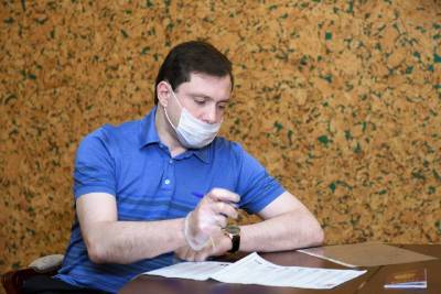 Алексей Островский - Губернатор Алексей Островский принял участие в надомном голосовании - rabochy-put.ru - Россия