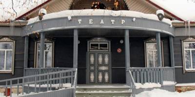 Из таежного театра уволили режиссера, который собирал деньги на новый туалет для актеров - ruposters.ru - Красноярский край - Калужская обл.